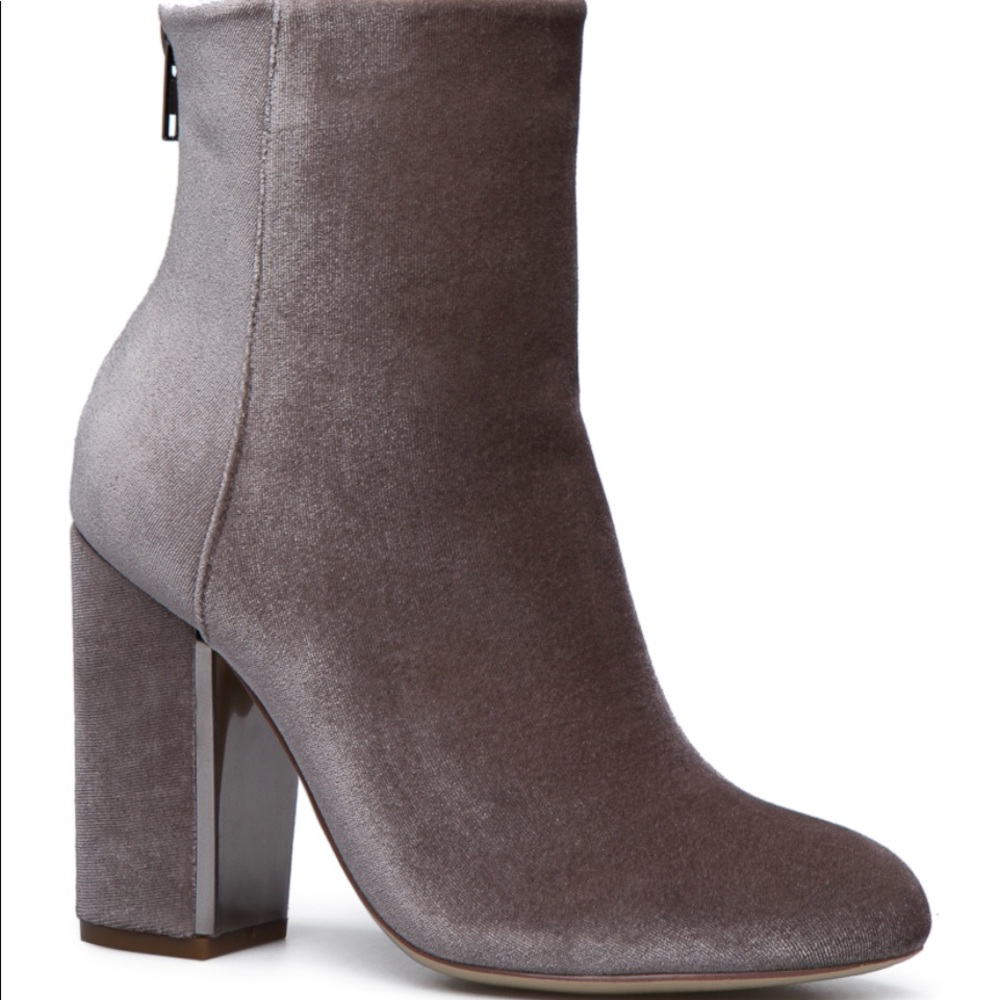 Size 10 woman’s booties
